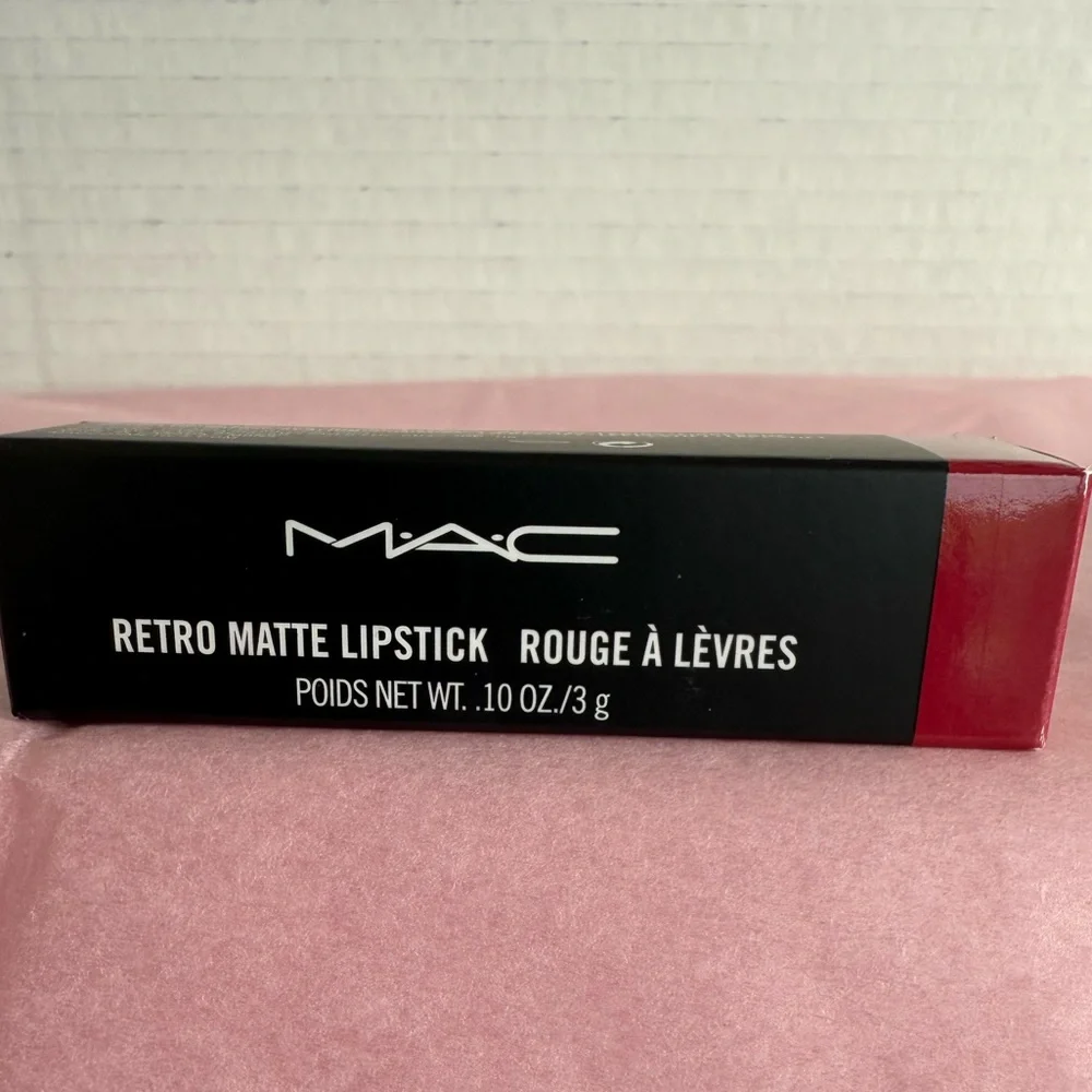 New in Box Mac Retro Matte Lipstick in 701 “All Fired Up” a Bright Fuchsia Matte - Picture 5 of 11